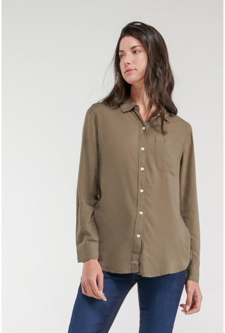 Blusa unicolor, con bolsillo