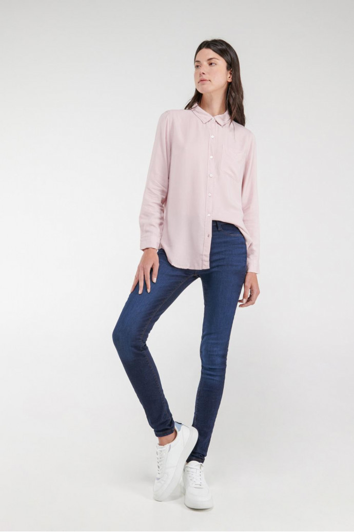 Blusa unicolor, con bolsillo