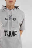 Buzo con capota y estampado frente