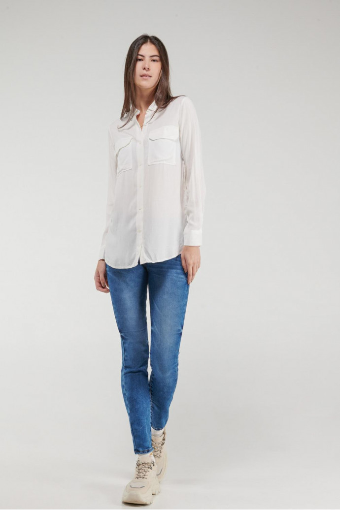 Blusa unicolor, doble bolsillo