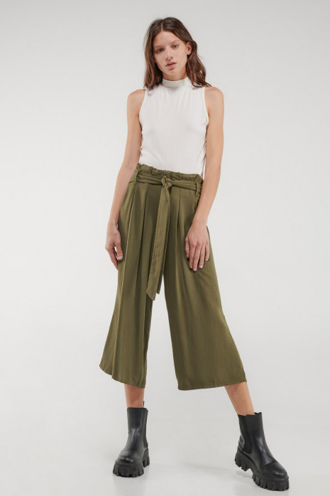 Pantalón culotte con cinturón