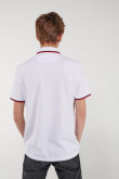 Camiseta Polo, con bordado en frente de Mickey, puños y cuello tejidos.