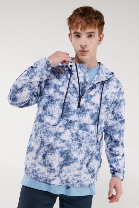 Chaqueta anorak estampada