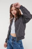 Chaqueta liviana estampada.