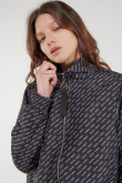 Chaqueta liviana estampada.