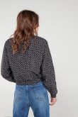Chaqueta liviana estampada.