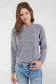 Sueter cuello redondo.