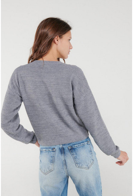 Sueter cuello redondo.