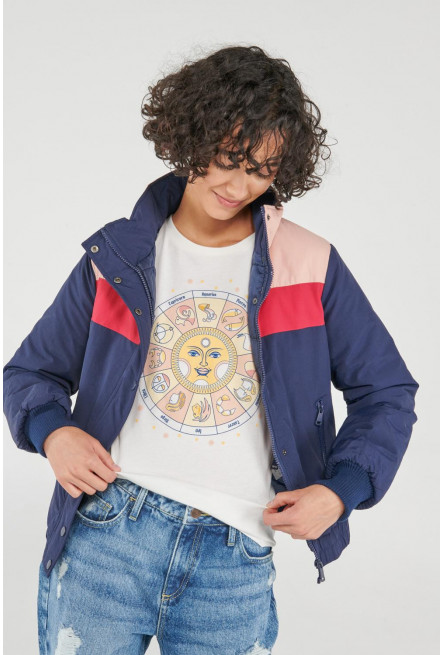 Camiseta básica manga corta estampada.