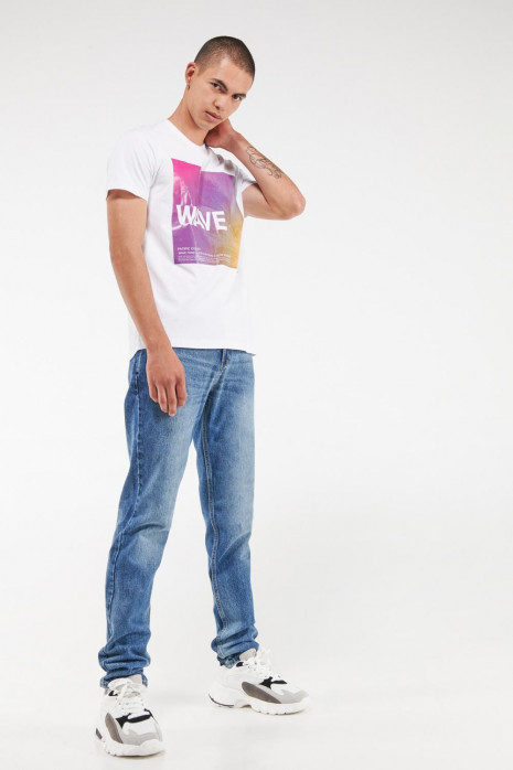 Camiseta básica manga corta estampada.