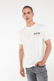 Camiseta manga corta con estampado.