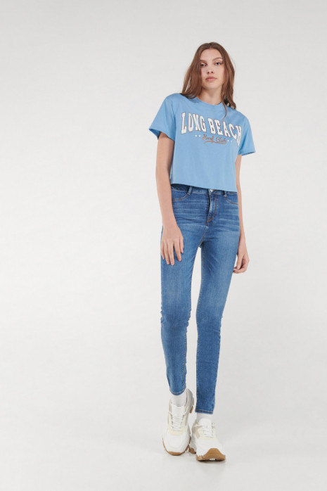 Camiseta, manga corta, con estampado en frente.
