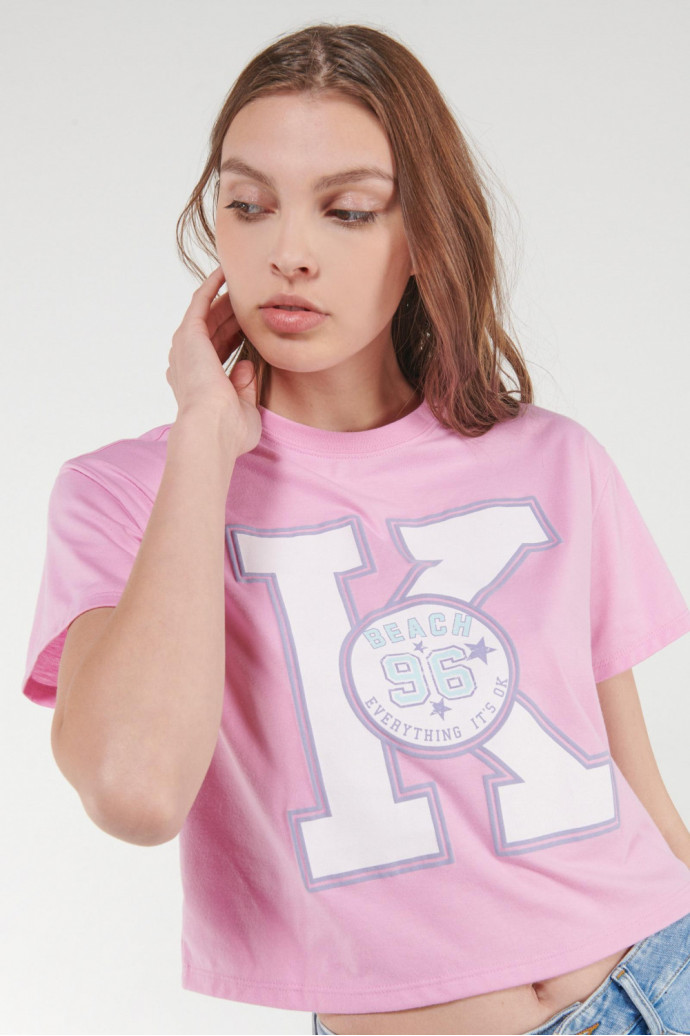 Camiseta, manga corta, con estampado en frente.