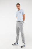 Jogger con bolsillos laterales y estampado