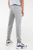 Jogger con bolsillos laterales y estampado