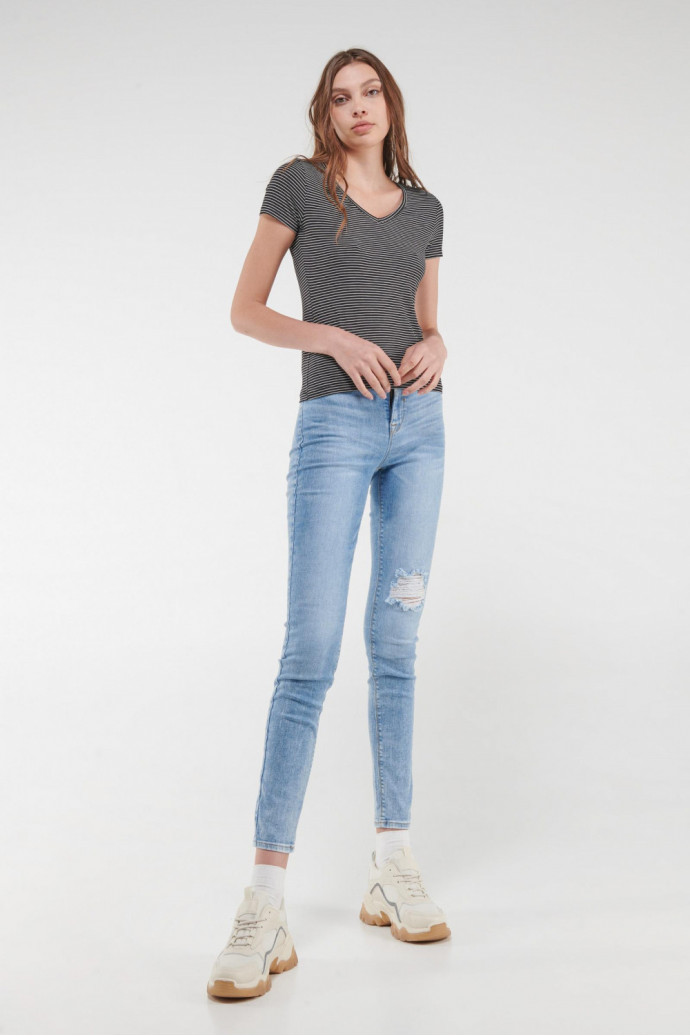 Camiseta básica, manga corta con cuello en V