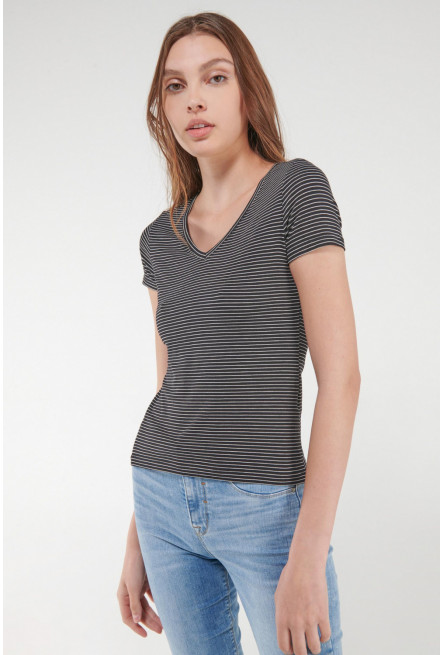 Camiseta básica, manga corta con cuello en V