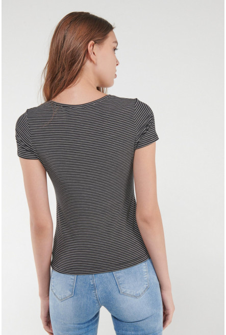Camiseta básica, manga corta con cuello en V