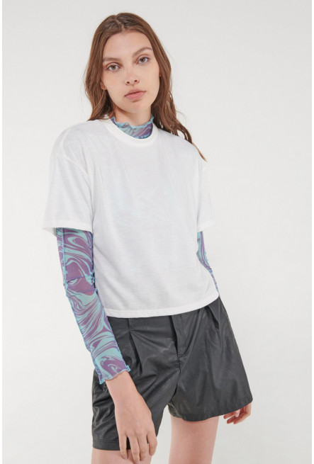 Camiseta, manga corta, cuello redondo, unicolor.