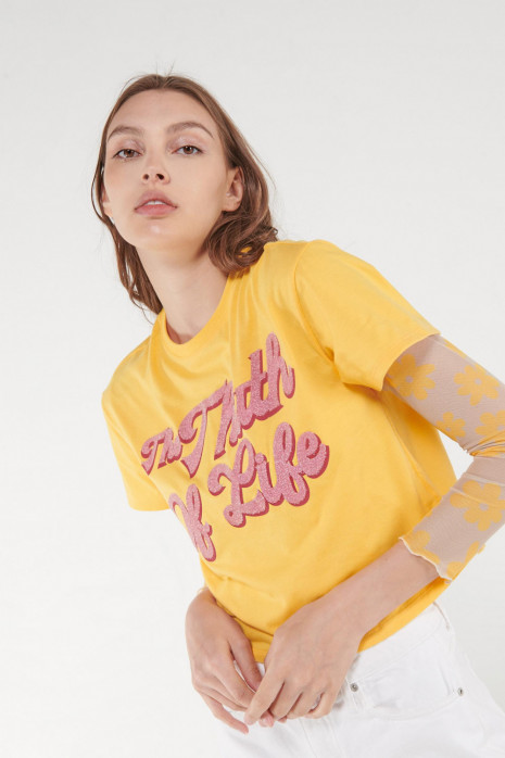 Camiseta, manga corta, con estampado en frente.