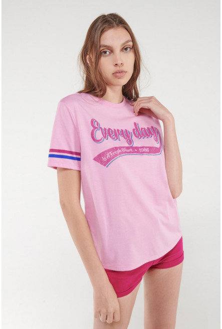 Camiseta, manga corta, con estampado en frente.