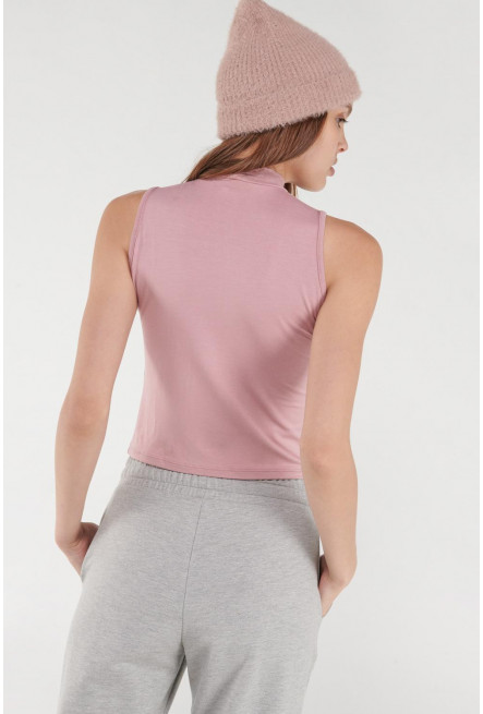 Camiseta, manga sisa, cuello alto, unicolor.