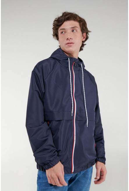 Chaqueta liviana estampada.