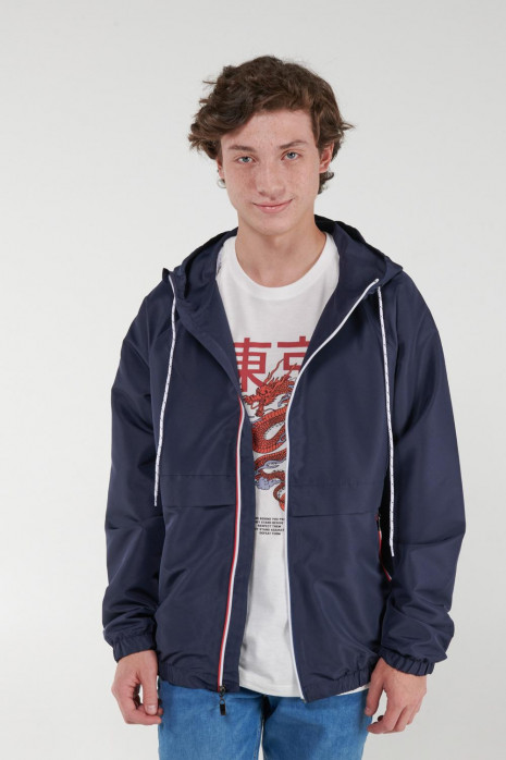 Chaqueta liviana estampada.