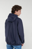 Chaqueta liviana estampada.