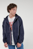 Chaqueta liviana estampada.