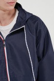 Chaqueta liviana estampada.