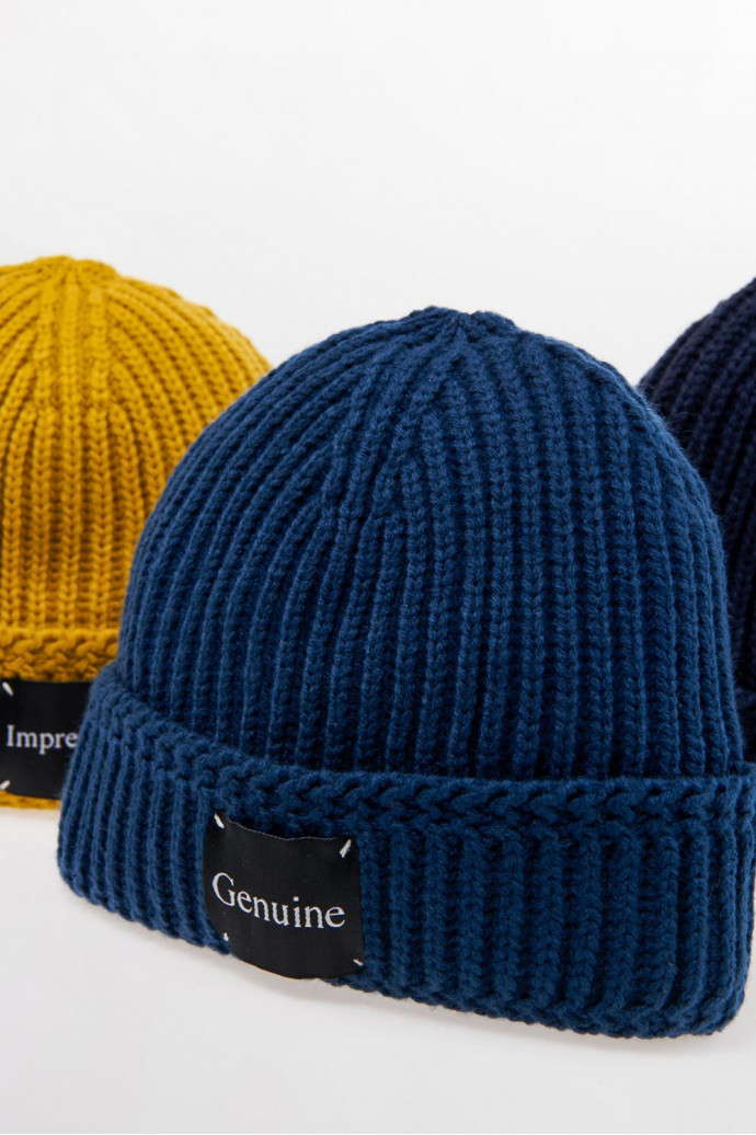 Gorro unicolor con arte Nasa