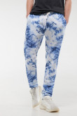 Jogger estampado con bolsillos, pretina y cordón