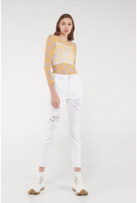 Camiseta, manga larga, tela floral transparente.