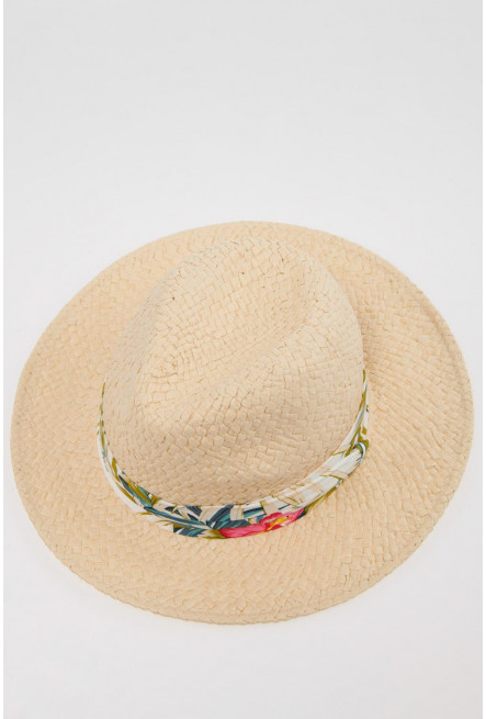 Sombrero con cinta decorativa