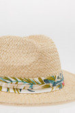 Sombrero con cinta decorativa