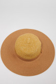 Sombrero con cinta decorativa
