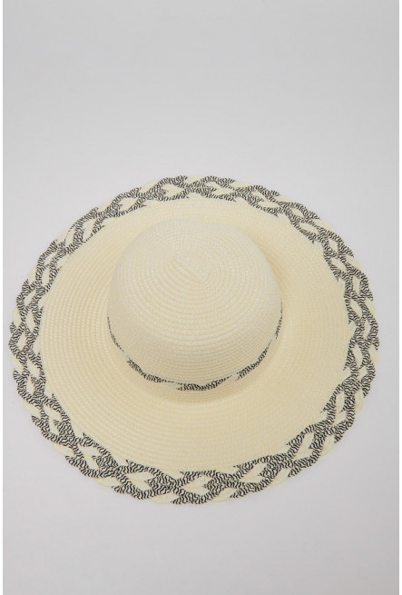 Sombrero con cinta decorativa