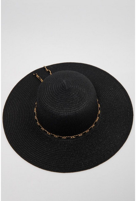 Sombrero con cinta decorativa.