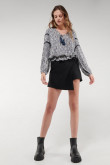 Blusa en tela fluida, estampada con lace
