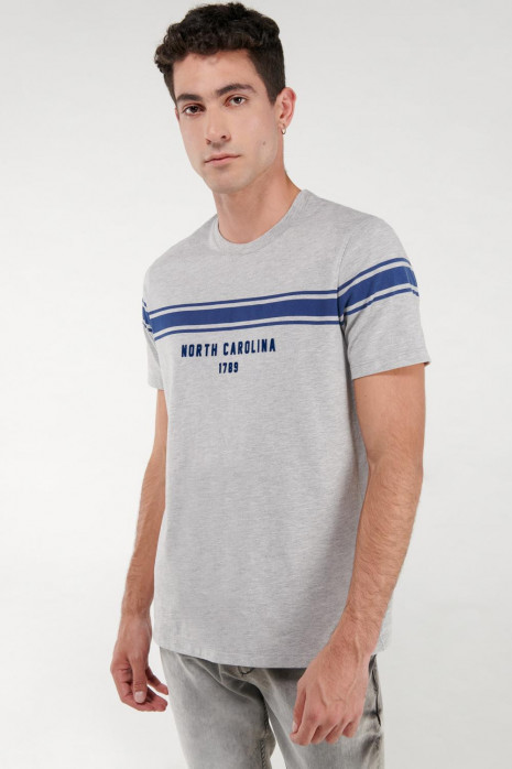 Camiseta masculina cuello redondo estampada.