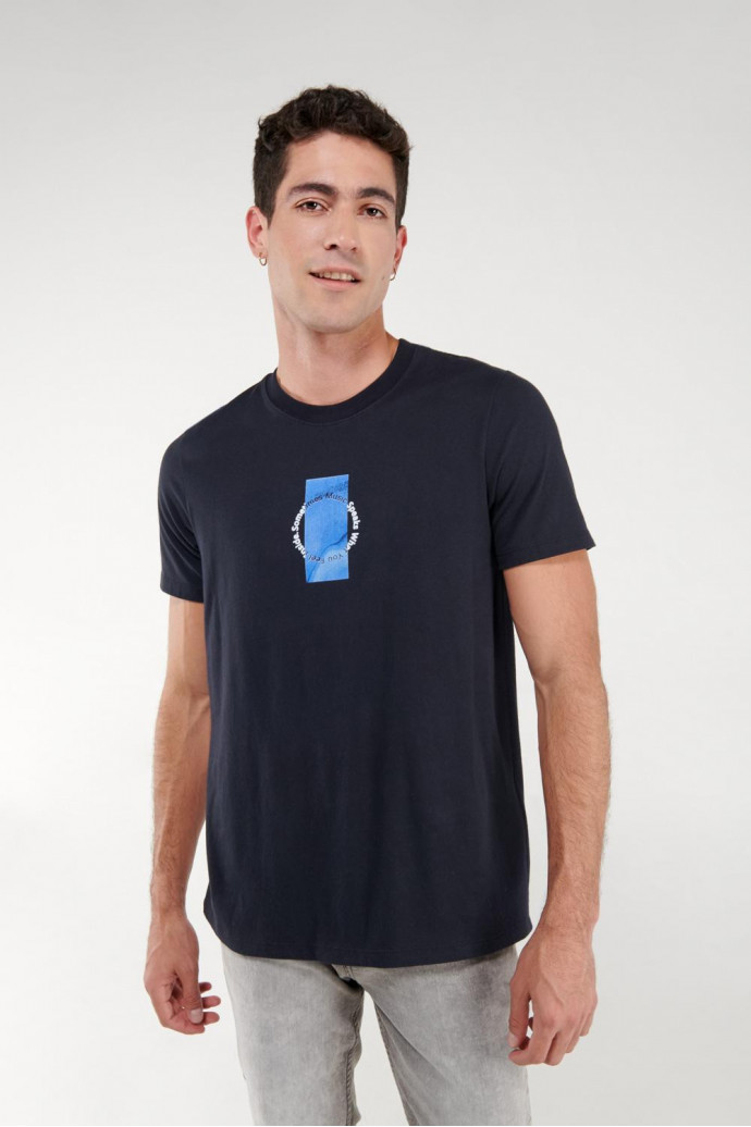Camiseta estampada manga corta.