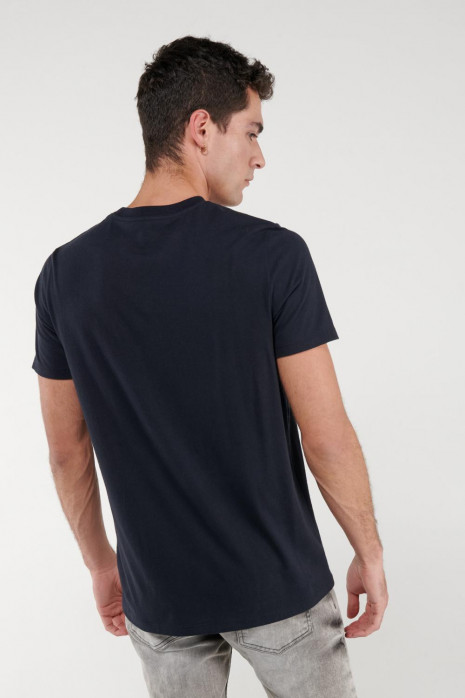 Camiseta estampada manga corta.