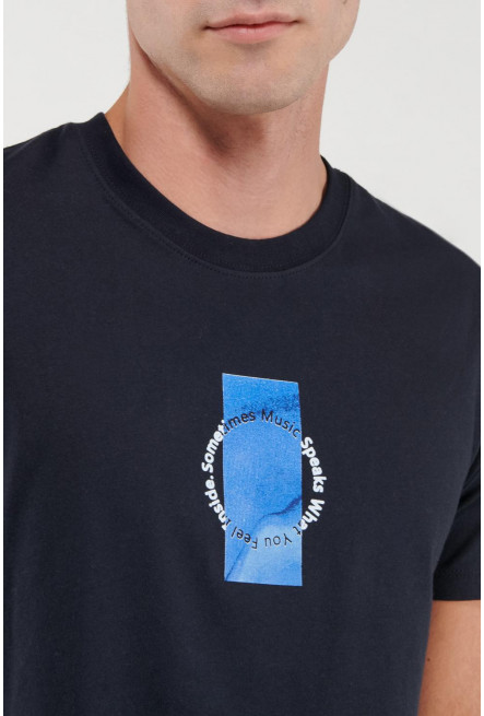 Camiseta estampada manga corta.