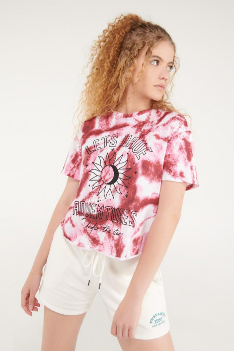 Camiseta manga corta con estampado en frente.