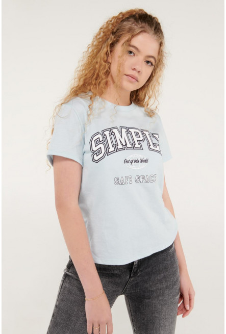 Camiseta manga corta con estampado en frente.