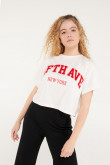 Camiseta manga corta con estampado en flock en frente.