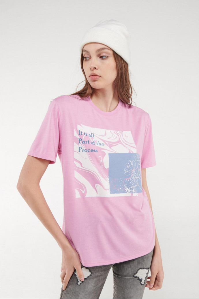 Camiseta, manga corta, con estampado en frente.