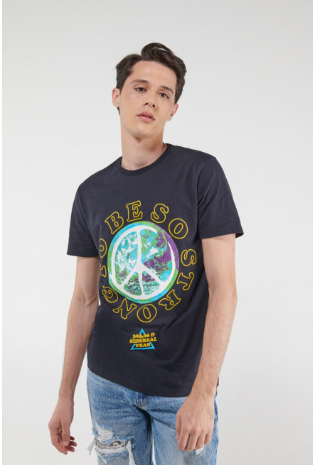 Camiseta manga corta estampada.