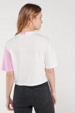 Camiseta, manga corta, con estampado en frente.